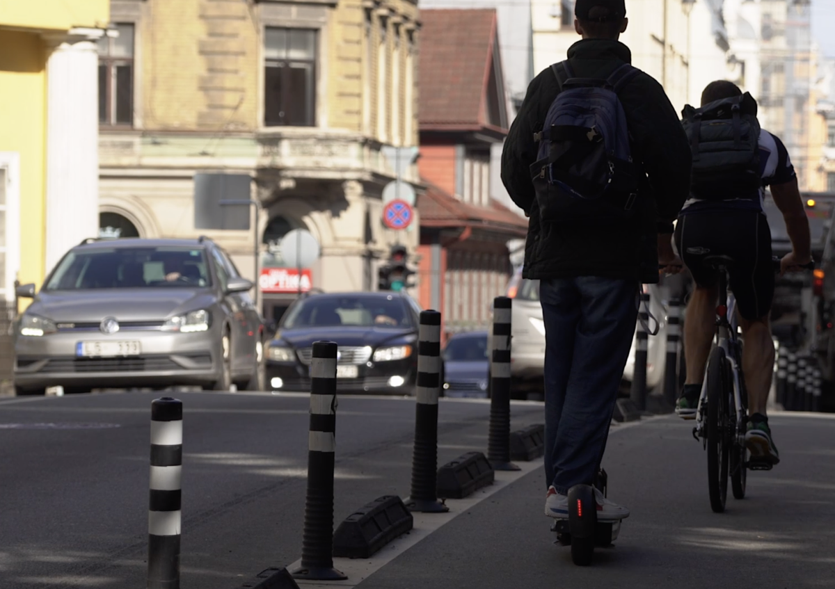 5 biežākās kļūdas, ko jaunieši pieļauj, lietojot mikromobilitātes rīkus